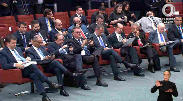 Confira ao vivo a sessão do STF que julga denúncia contra Bolsonaro