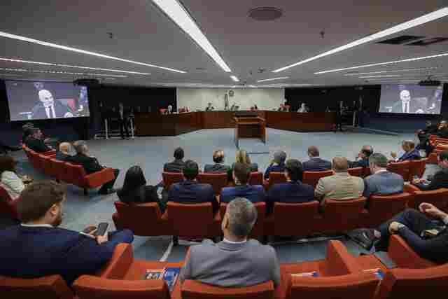 Supremo transforma Bolsonaro e mais 7 denunciados em réus por tentativa de golpe