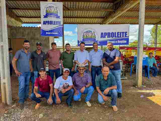 Luís do Hospital garante entrega de 12 tanques de leite para produtores de Urupá