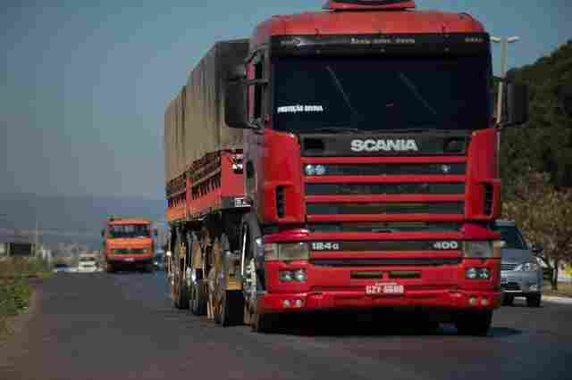 MPF entra com Ação Civil Pública para que a JBS pare de autorizar caminhões com excesso de peso nas BRs em Rondônia