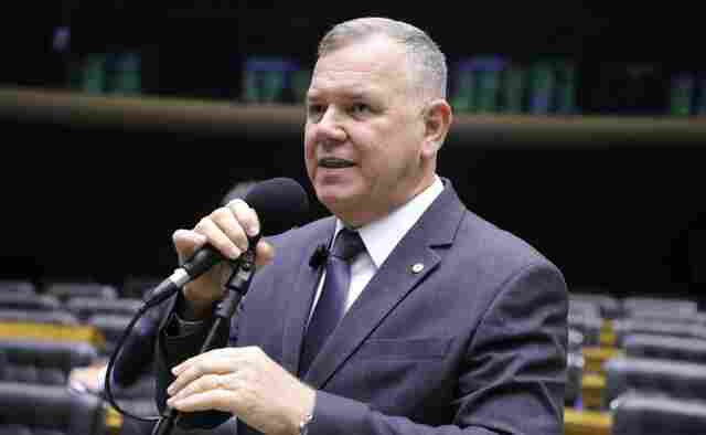 Mosquini apresenta projeto para punir órgãos públicos caso serviços atrasem