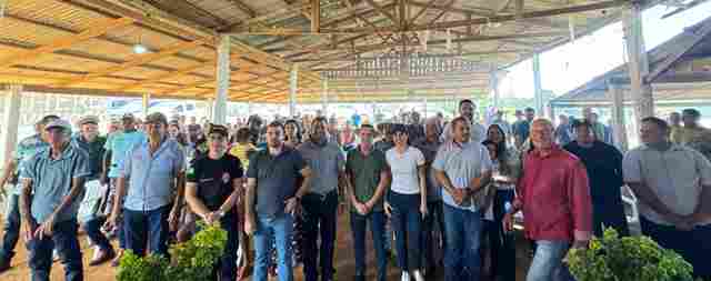 Em Ariquemes, senador Jaime Bagattoli anuncia investimentos à associação de produtores e à secretaria de Agricultura do município