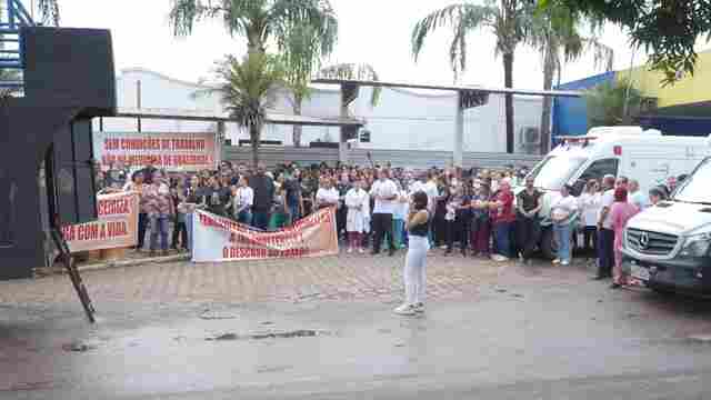 Profissionais da saúde protestam contra projeto de terceirização