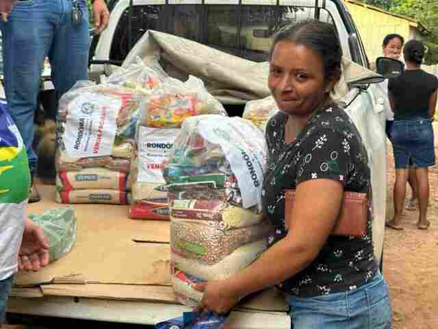 Mais de 1.400 cestas básicas foram entregues pelo governo de Rondônia a famílias atingidas por enchentes