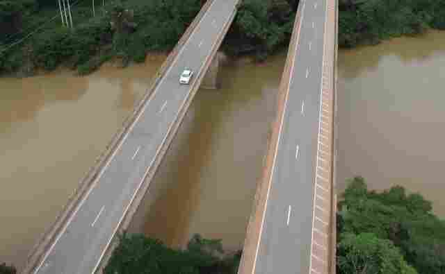 Ponte sobre o rio Candeias, na BR-364, está operando em sistema de “pare e siga”