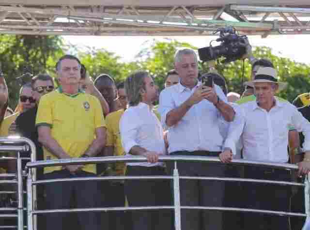 Senador Jaime Bagattoli pede que população pressione parlamentares para aprovação do PL da Anistia, durante ato em Brasília