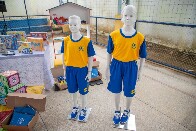 Após escândalos da merenda e das lancheiras, gestão Léo Moraes é alvo de novas denúncias: falta de fardamento e “vaquinha” para comprar papel em escolas