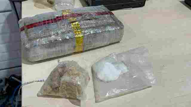 PRF prende passageiro de táxi que transportava drogas na BR-364