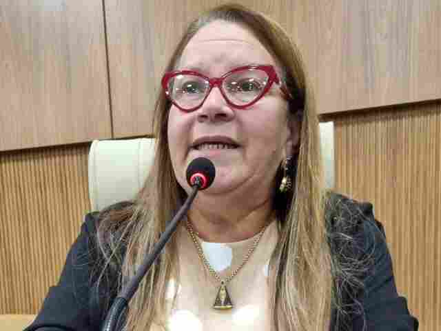 Vereadora Ellis Regina fala sobre encaminhamento da pauta de reivindicação da pauta salarial dos servidores