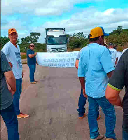 Protesto de produtores: BR-364 está totalmente fechada na entrada de Cujubim, confirma a PRF
