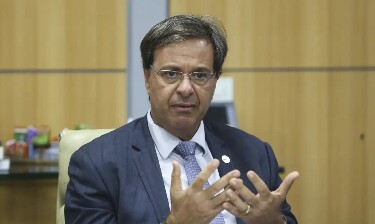 Ex-ministro de Bolsonaro é preso por ordem do Supremo; delator da trama é alvo de mandado
