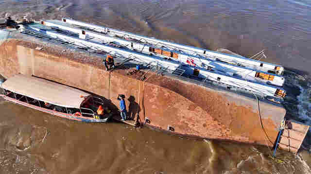 Vídeo: Operação de resgate do barco Walter Bartolo segue no Rio Mamoré
