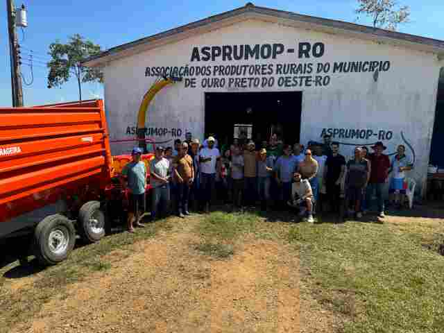 Deputado Laerte Gomes entrega equipamentos agrícolas para fortalecer a agricultura familiar em Ouro Preto D'Oeste