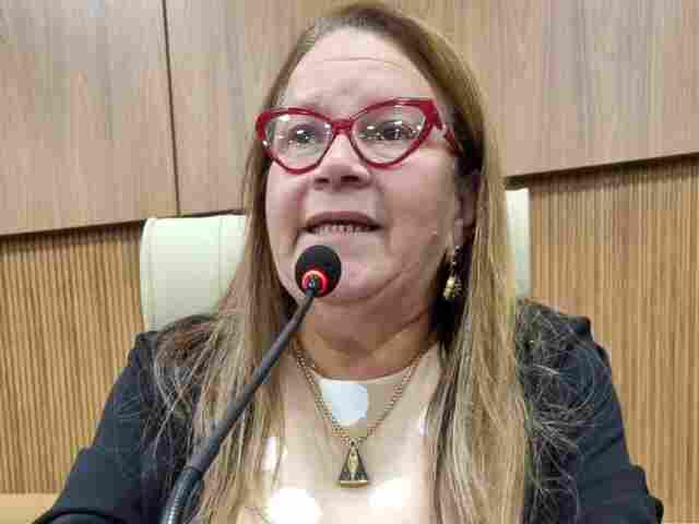 Vereadora Ellis Regina tem pedido atendido pela Prefeitura na limpeza da Estrada dos Periquitos