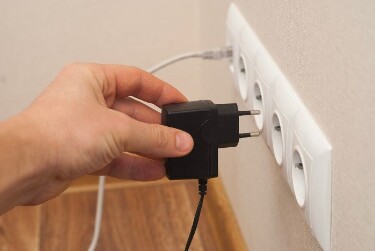 Férias escolares: confira as orientações de segurança para evitar acidentes com a rede elétrica