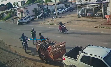 Vídeo mostra dupla armada roubando R$ 25 mil de empresário em Porto Velho