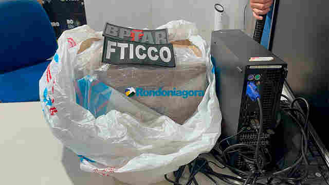 Homem é preso com cinco tabletes de pasta base de cocaína após tentar fugir da polícia em Porto Velho