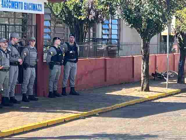 Adolescente invade escola, mata criança e fere várias pessoas no Rio Grande do Sul