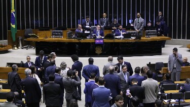 Câmara Federal aprova projeto que altera regras de licenciamento ambiental e prioriza investimentos