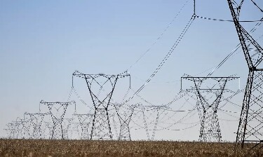 Aneel aciona bandeira vermelha 2 para agosto e conta de luz ficará mais cara