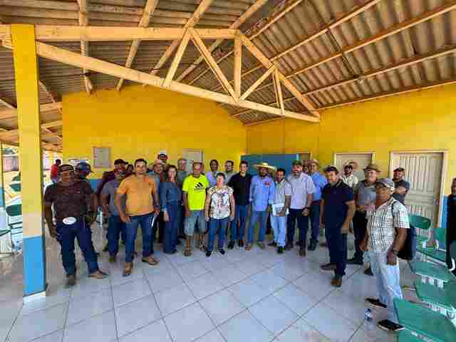 Vereador Adalto de Bandeirantes participa de reunião com moradores das Linhas F e 29 afetados por alagamentos do rio Madeira