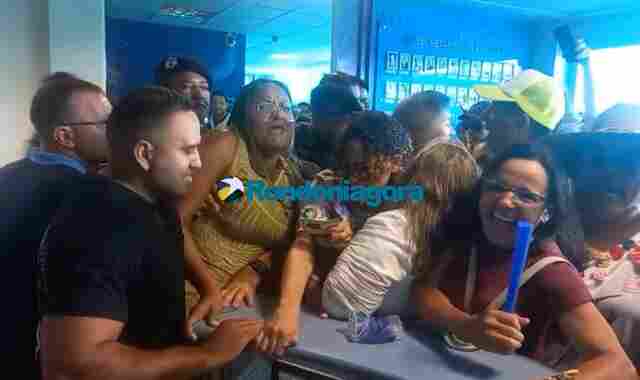Vídeo: Em greve, professores invadem instalações do CPA em Porto Velho