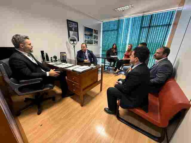 Thiago Flores recebe representantes do Coffito e inicia elaboração de projeto de valorização da Fisioterapia e Terapia Ocupacional