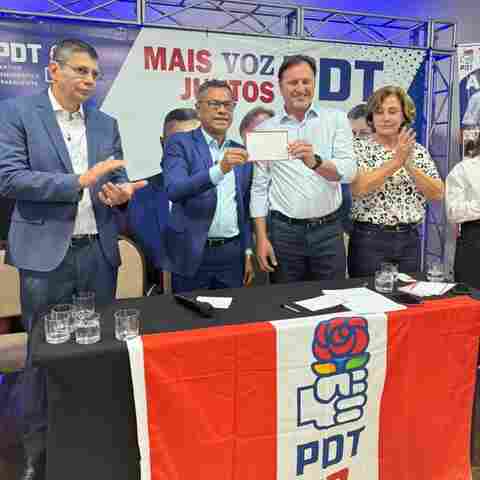 Ex-presidente da OAB, Elton Assis assina ficha no PDT