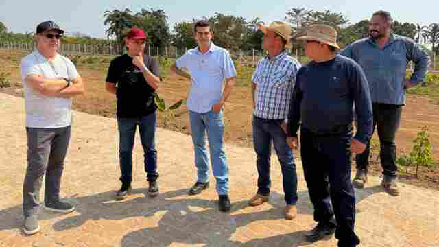 Vereador Adalto acompanha secretário na obra de cemitério em União Bandeirantes