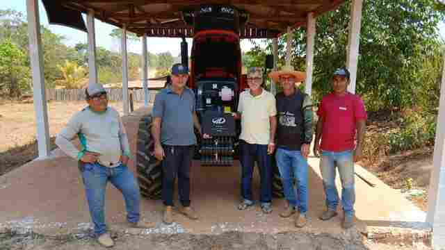 Senador Jaime Bagattoli destina trator agrícola para apoiar pequenos produtores de Candeias do Jamari