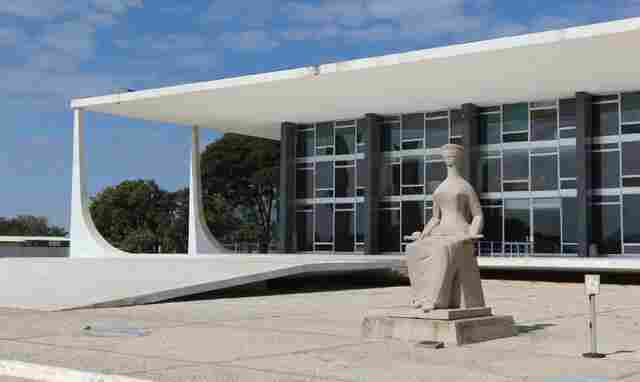 Alexandre de Moraes pede sessão extra para julgamento de Bolsonaro no STF