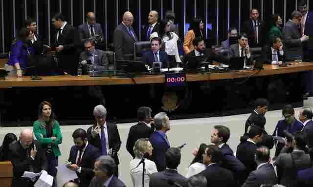 Câmara derruba voto secreto em PEC da Blindagem por falta de quórum
