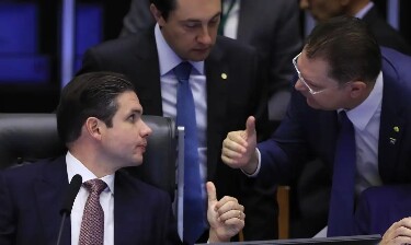 Vergonha: Câmara restabelece voto secreto em PEC da Blindagem