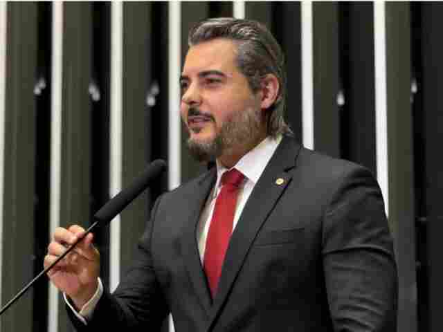Thiago Flores destaca avanço do PL da Anistia: urgência aprovada no plenário da Câmara dos Deputados