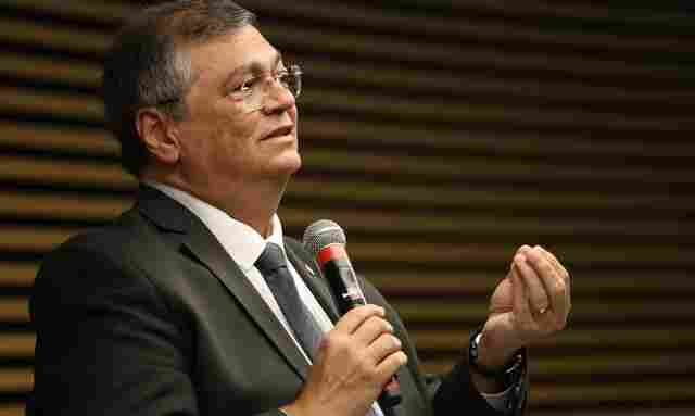 Ministro Flávio Dino determina que PF investigue conduta de Bolsonaro durante pandemia