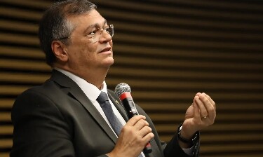 Ministro Flávio Dino determina que PF investigue conduta de Bolsonaro durante pandemia