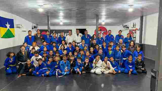 Projeto de Jiu-Jitsu em Porto Velho recebe visita do deputado Luís do Hospital