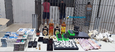PM acaba com festa em conveniência na zona leste e prende dono e namorada