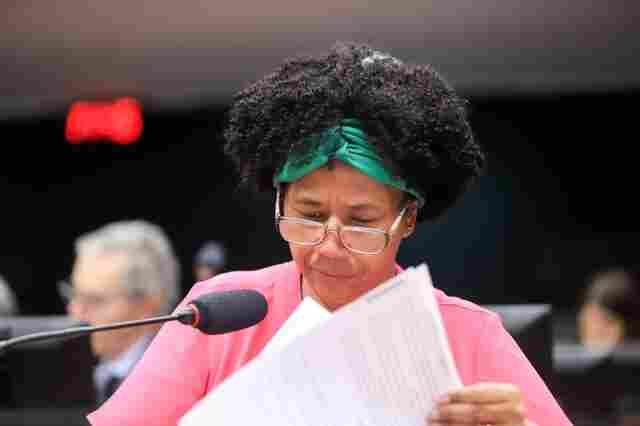 Relatório da deputada Sílvia Cristina a favor de exames genéticos para identificar o câncer de mama, será votado nesta segunda