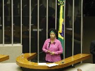 Deputada Sílvia Cristina critica queima de casas e currais e retirada de produtores de suas terras documentadas