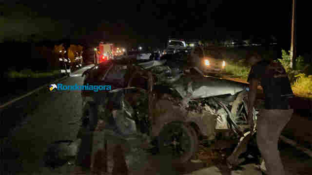 Motorista fica gravemente ferido em colisão entre carro e ônibus parado na BR-319