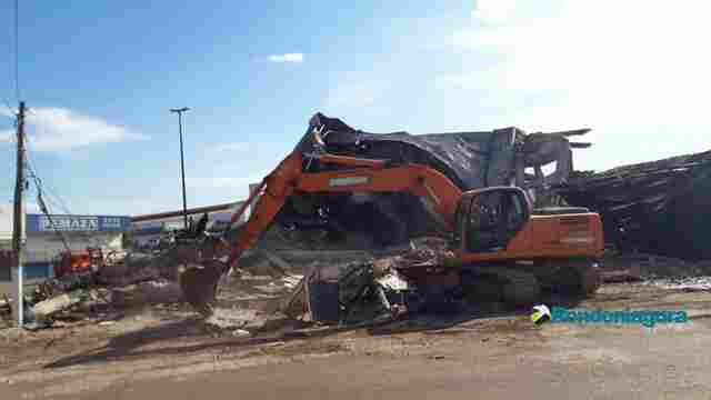 Prédio da Rondobras é demolido após grande incêndio