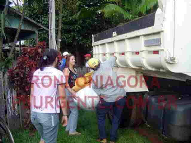 CONFIRA IMAGENS DA RETIRADA DE FAMÍLIAS EM PIMENTA BUENO