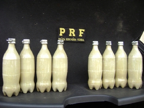 PRF apreende 10 Kg de cocaína em tanque