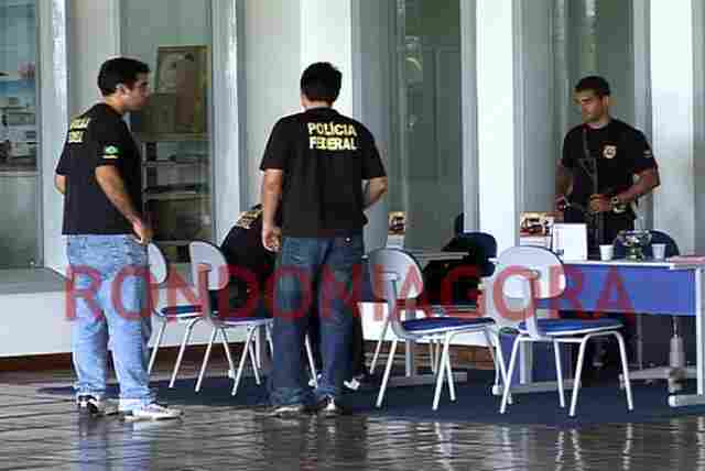 COMBOIO DA PF SEGUE COM DEZENAS DE DOCUMENTOS PARA SUPERINTENDÊNCIA