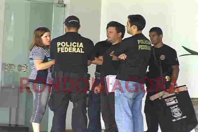 FUNCIONÁRIO DA ATALAIA INTIMIDA JORNALISTAS E TENTA TOMAR FITA DE CINEGRAFISTA