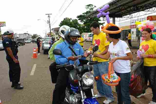 DETRAN faz blitz educativa de Páscoa