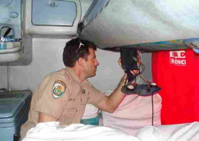 PRF encontra quase 12 quilos de coca na tubulação de ar de ônibus que saiu de Rio Branco a São Paulo