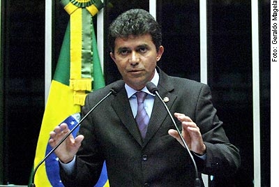 Expedito Júnior critica ação do governo no combate ao desmatamento