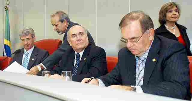 DESMATADOR AMBIENTAL, PRESIDENTE DA ASSEMBLÉIA APROVEITA PERMANÊNCIA DA COMISSÃO DO SENADO PARA DEFENDER SEUS PRÓPRIOS INTERESSES EM AUDIÊNCIA